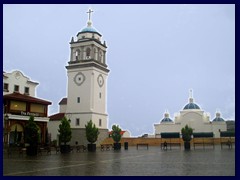 Paseo Cayala 31 - main square with church